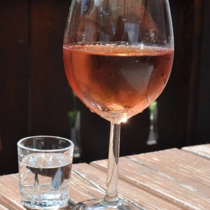Palinka i wino różowe